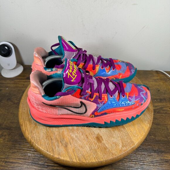Nike Kyrie 4 Low 1 World 1 People Men\'s Size 10.5 Shoes Sneakers CW3985-600 main image 5